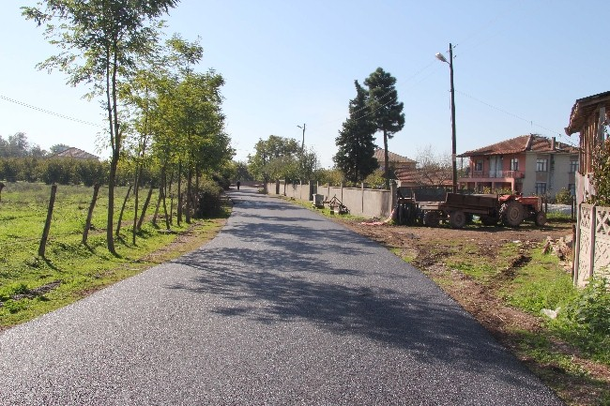 Hendek Belediyesi, Yeşilyurt\'ta 3 Bin Ton Asfalt Döktü