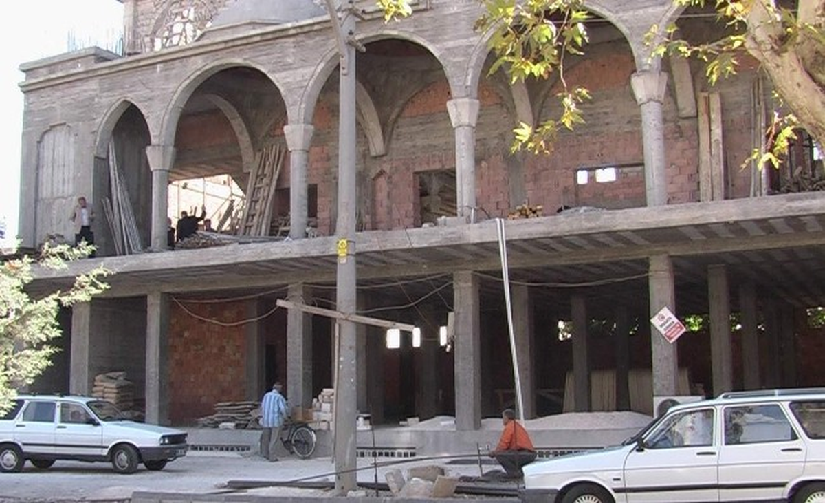 İnşaattan Kafasına Kalıp Tahtası Düşen Çocuk Yaralandı
