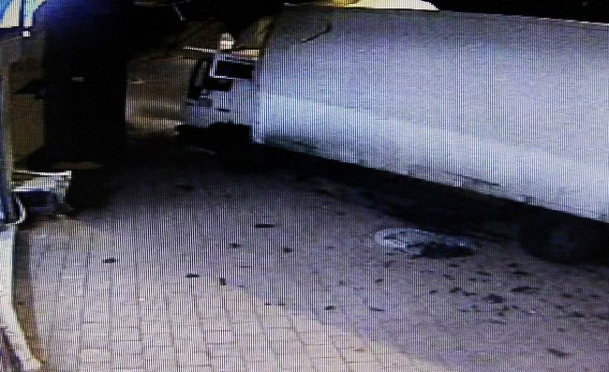 Kamyonet Boya Dükkanına Daldı
