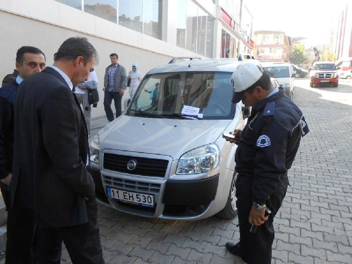 Bilecik\'te Kaputa Giren Yavru Kediyi İtfaiye Kurtardı