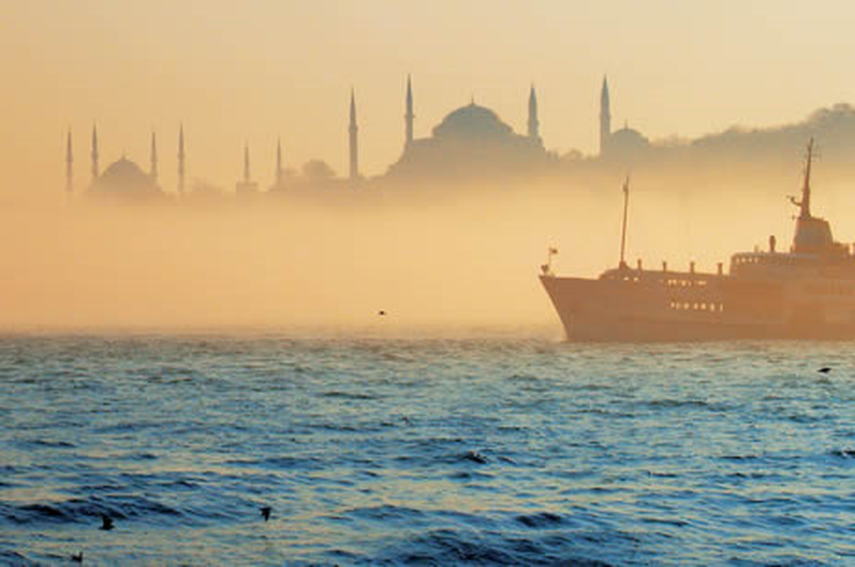 Kış Doğuda Prova Yapıyor, Ankara ve İstanbul Gece-Sabah Sisli