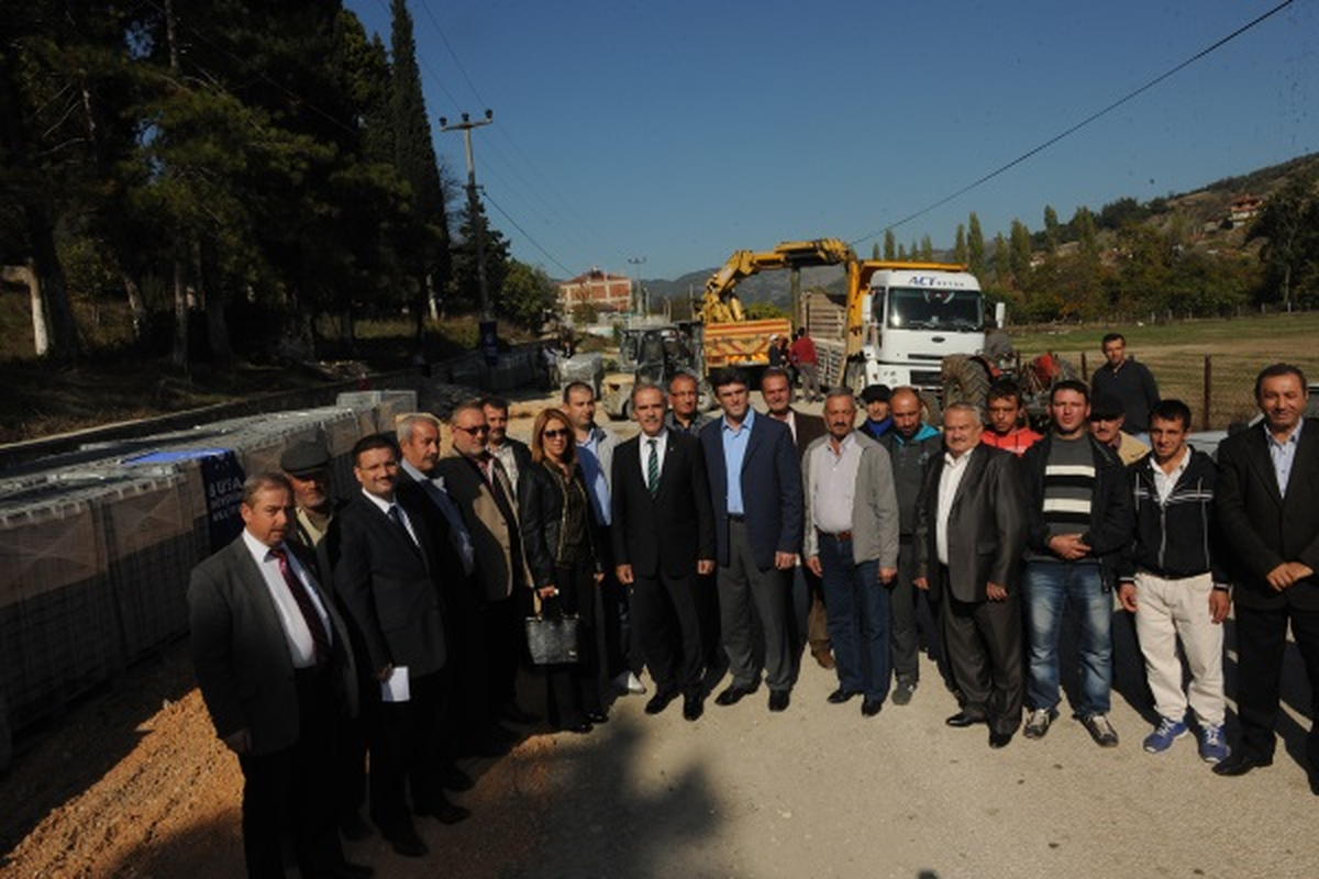 Köylerin Parke Taşlarını Bürsa Büyükşehir Belediyesi Sağladı