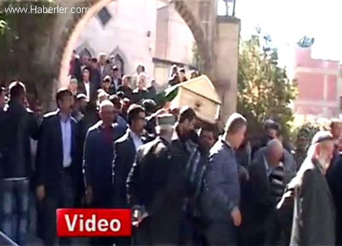 Mafya Hesaplaşması Kurbanı Toprağa Verildi