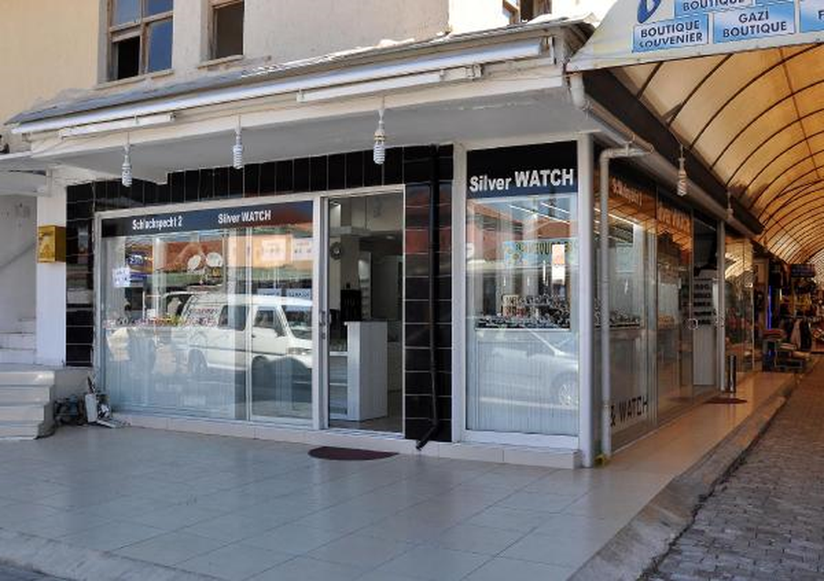Manavgat\'ta 230 Bin Liralık Gümüş Takı Çaldılar