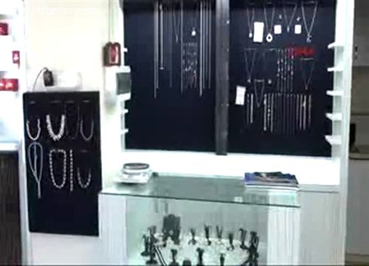 Manavgat\'ta 230 Bin TL\'lik Gümüş Takı Çaldılar