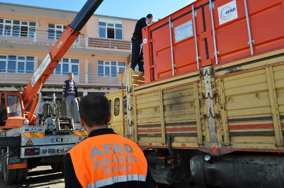 Manisa\'ya Gönderilen 5 Afet Acil Konteynerinin Biri Demirci\'ye