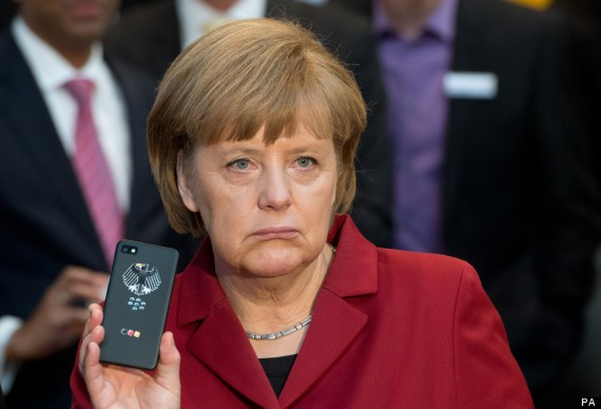 Merkel\'in Cep Telefonunun ABD Tarafından Dinlendiği İddiası