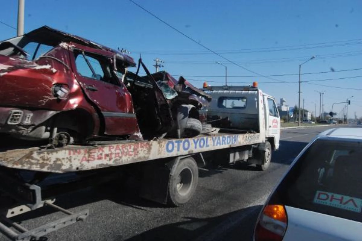 MHP\'li Başkanın Lastiği Patlayan Otomobili Altgeçide Düştü: 1 Ölü, 1 Yaralı