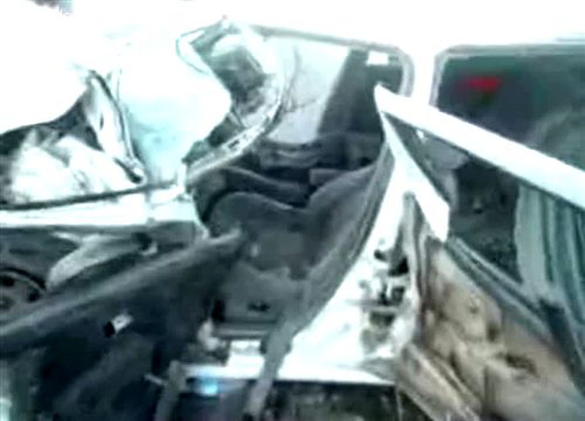 Minibüs ile Otomobil Çarpıştı: 14 Yaralı