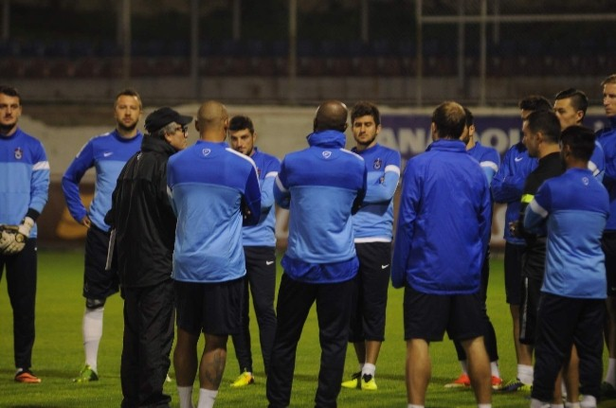 Mustafa Akçay\'dan Oyuncularına Duygusal Konuşma