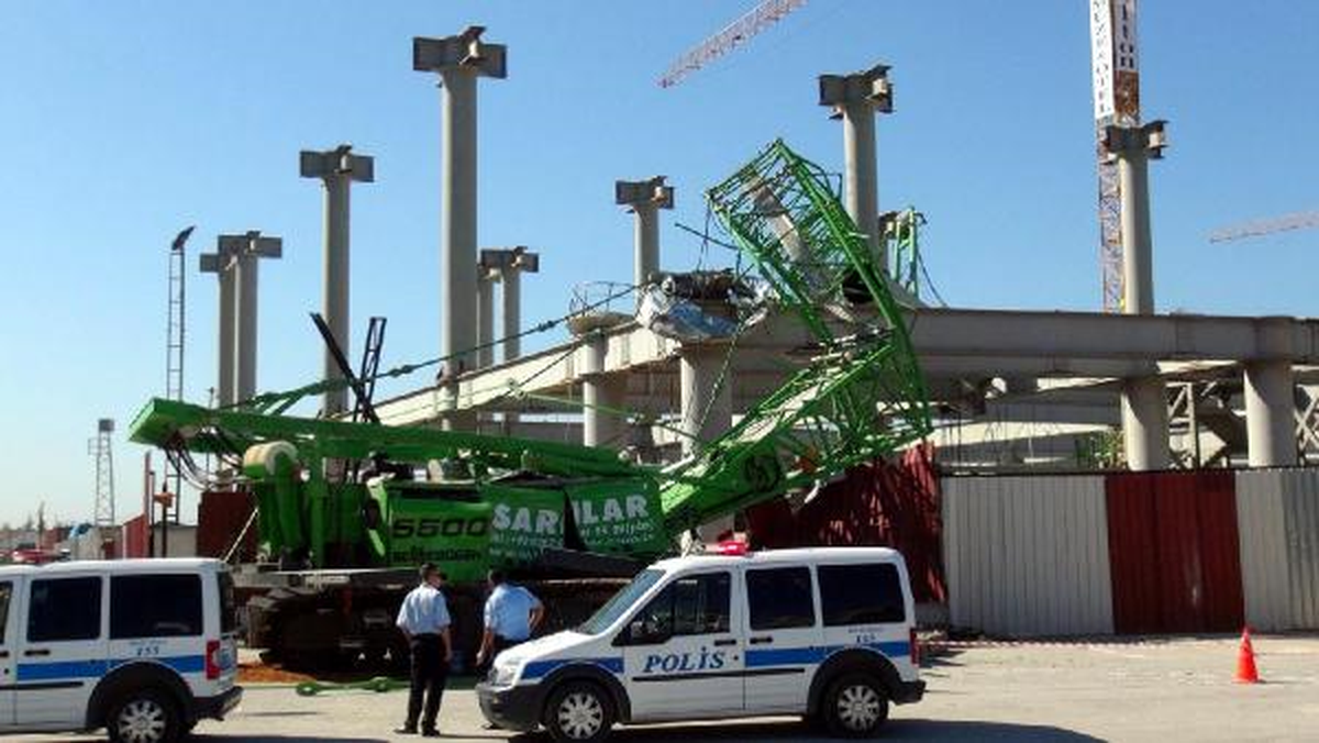 Müze Otel İnşaatında Vinç Çöktü Faciadan Dönüldü