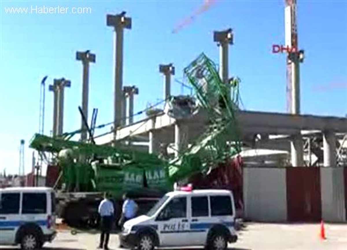 Müze Otel İnşaatında Vinç Çöktü Faciadan Dönüldü