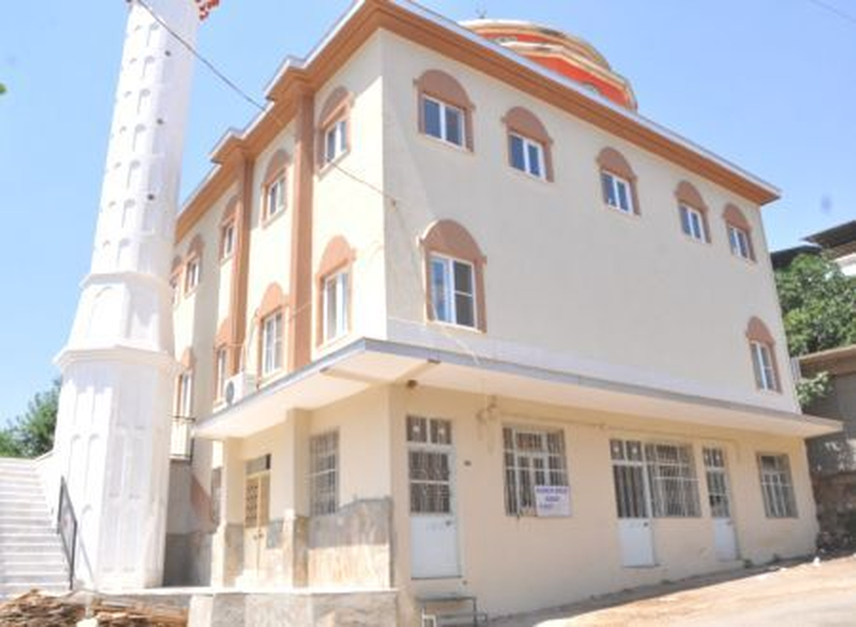 Nazilli Belediyesi\'nden Köy Okulu ve Camisine Yardım