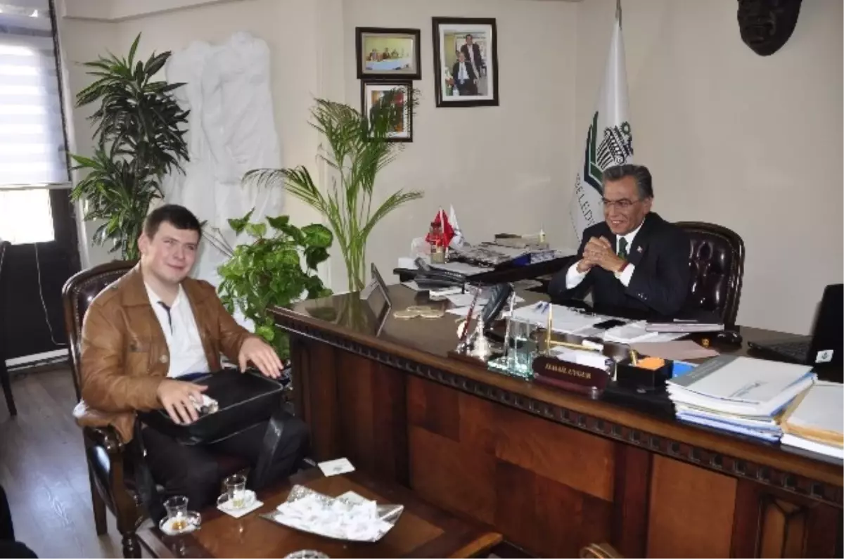 Öğrenci Meclis Başkanından Uygur\'a Ziyaret