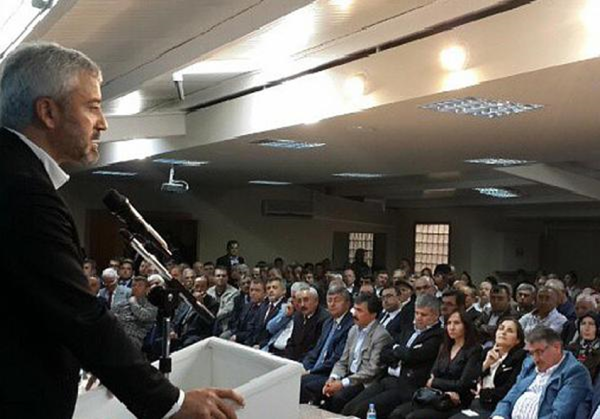 Eski Bakan Şahin, AK Partili Vekili Odasına Almadı