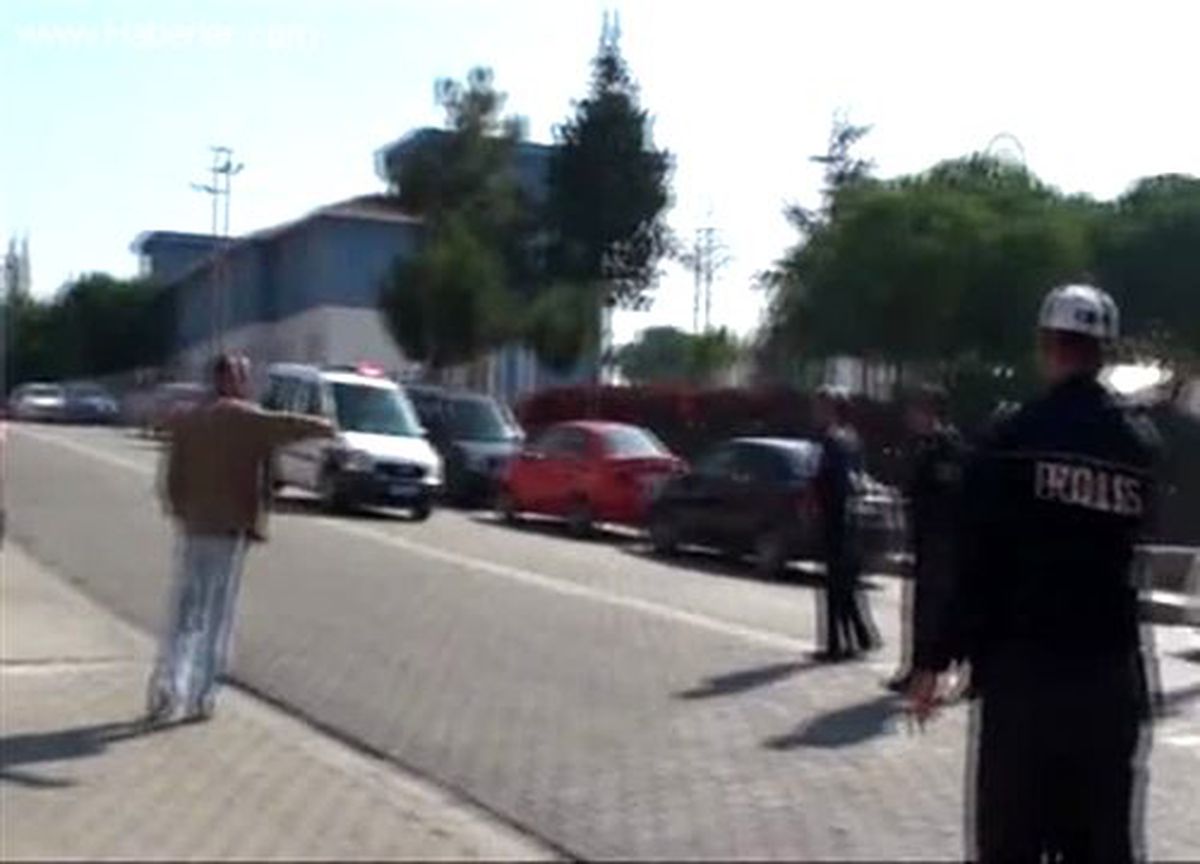 Polis otomobili, pikapla çarpıştı: 2 yaralı