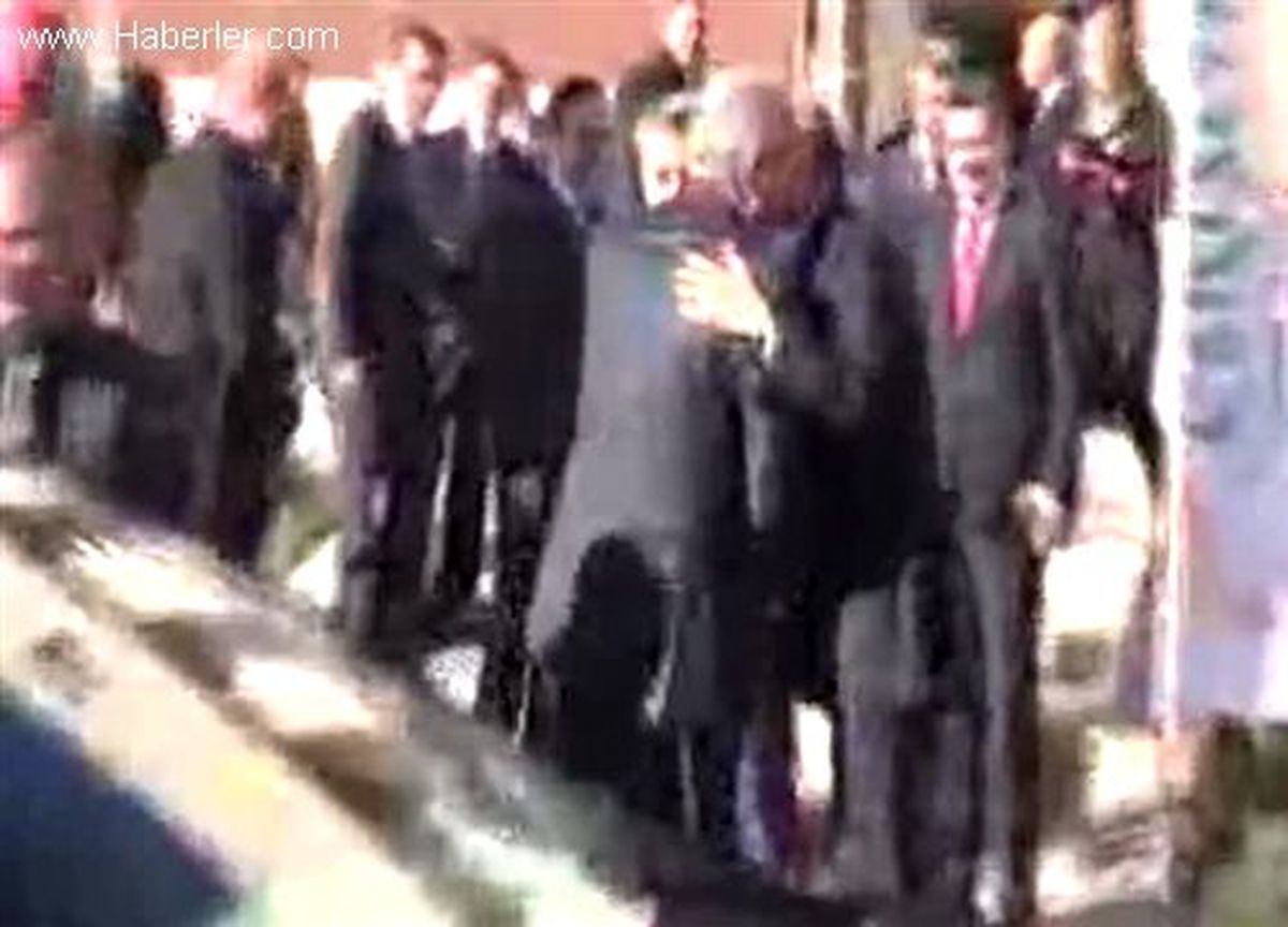 Protesto Edilen Vali Tuna, Arka Kapıdan Çıktı
