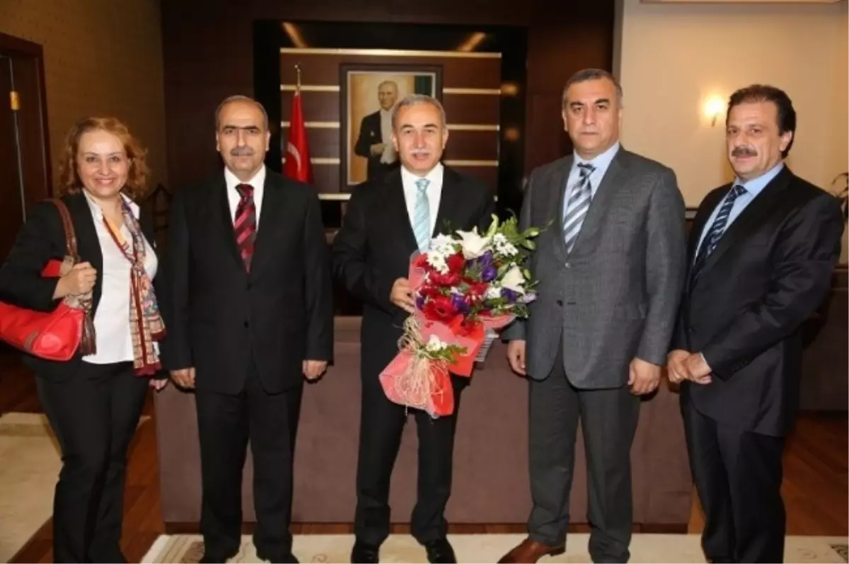 Sakarya Valisi Büyük, PTT Başmüdürü Selvi\'yi Ağırladı