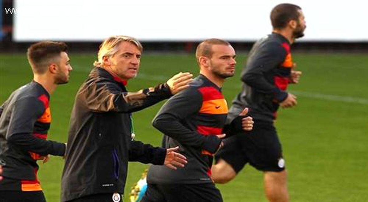 Roberto Mancini Topu Juventus\'a Attı