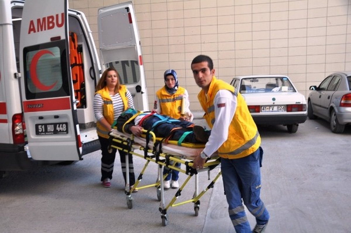 Tek Yönlü Yolda Trafik Kazası 2 Yaralı