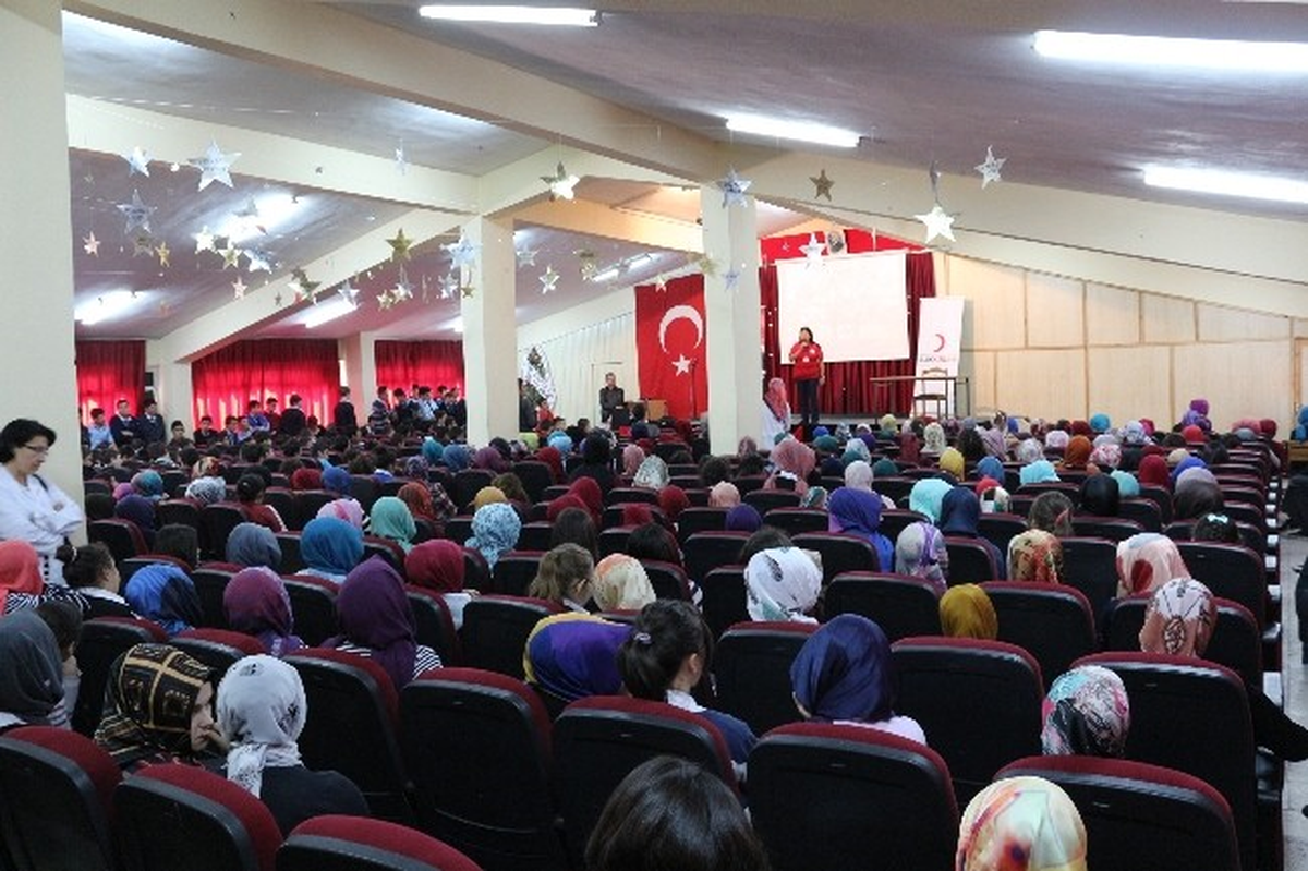 Türk Kızılayı, Liselerde Tanıtım Seminerleri Yaptı