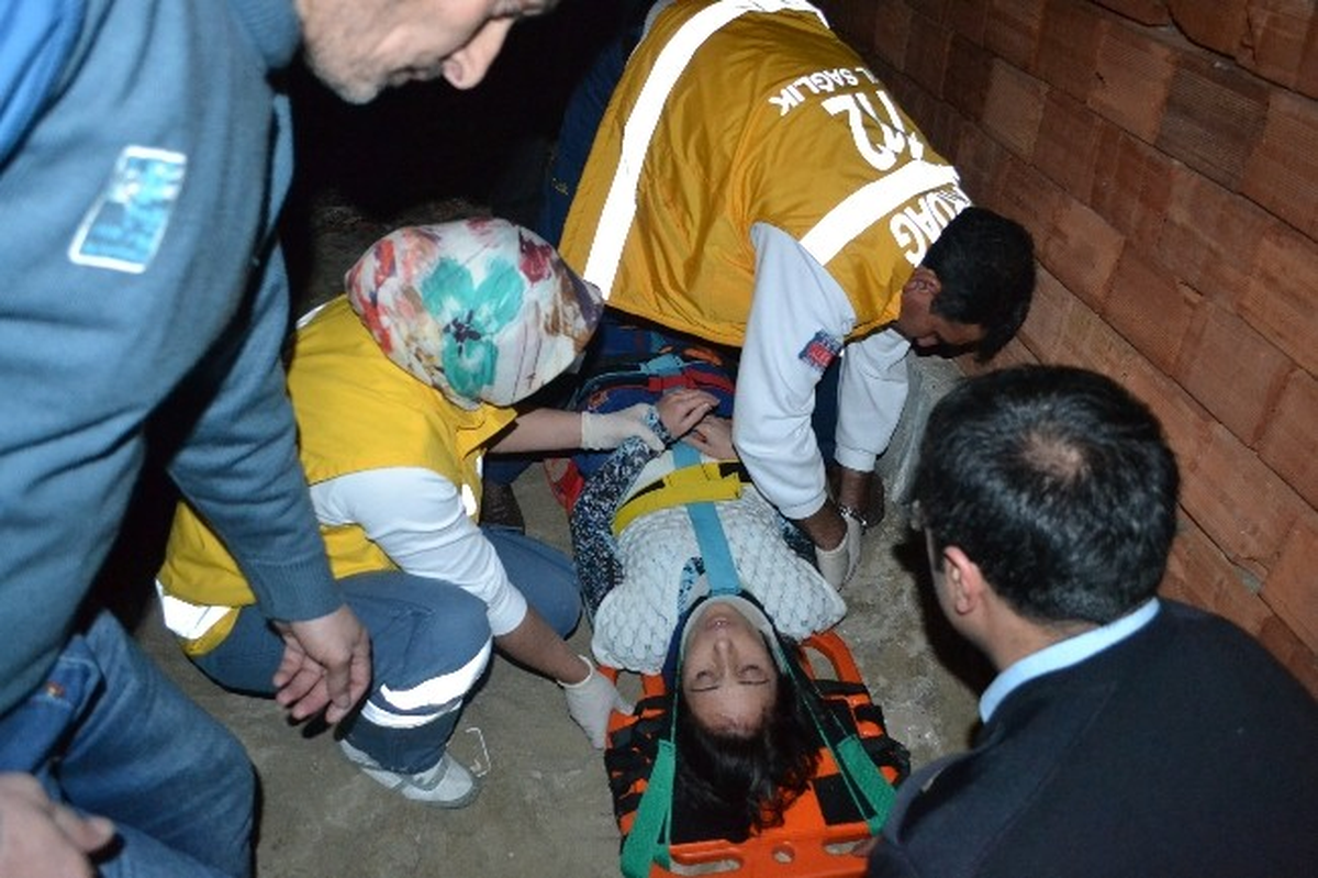 Üçüncü Kattan Düşen Kadın Ağır Yaralandı