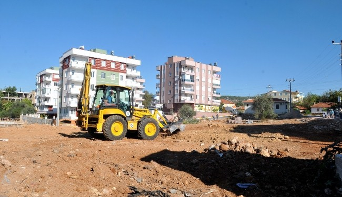 Ünsal Mahallesi\'nde Yeşil Alan Çalışmaları Devam Ediyor