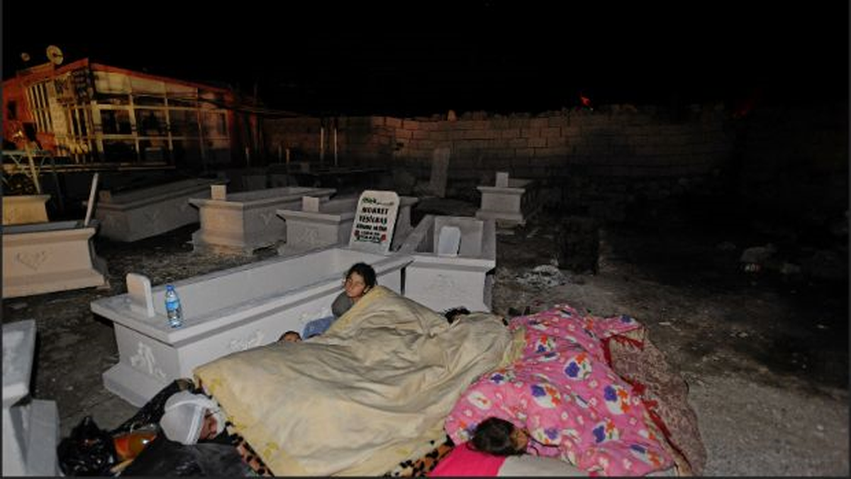 Van Depremi\'nin Üzerinden 2 Yıl Geçti