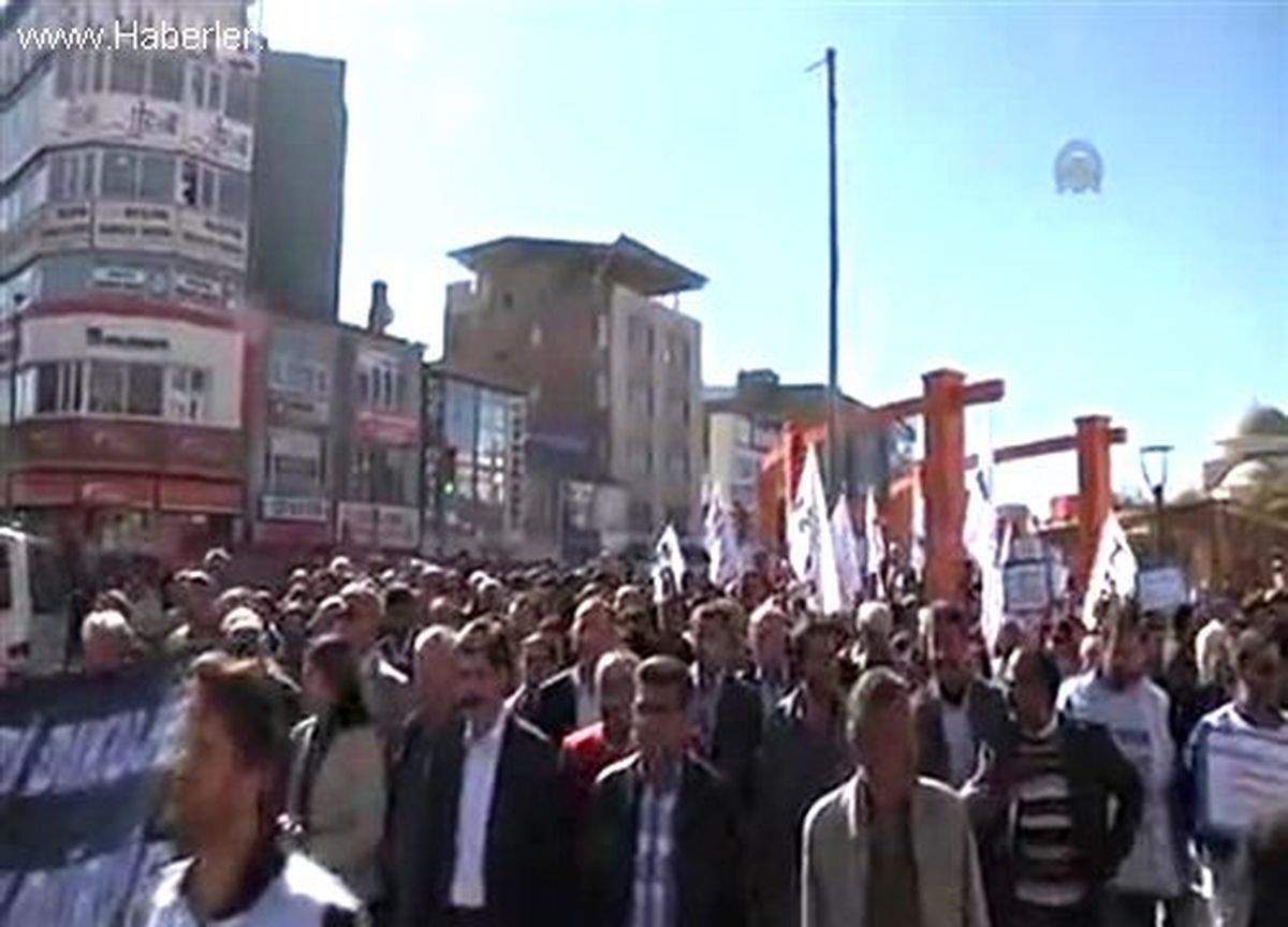 Van\'da Depremin 2. Yılında Hayatını Kaybedenler Anıldı