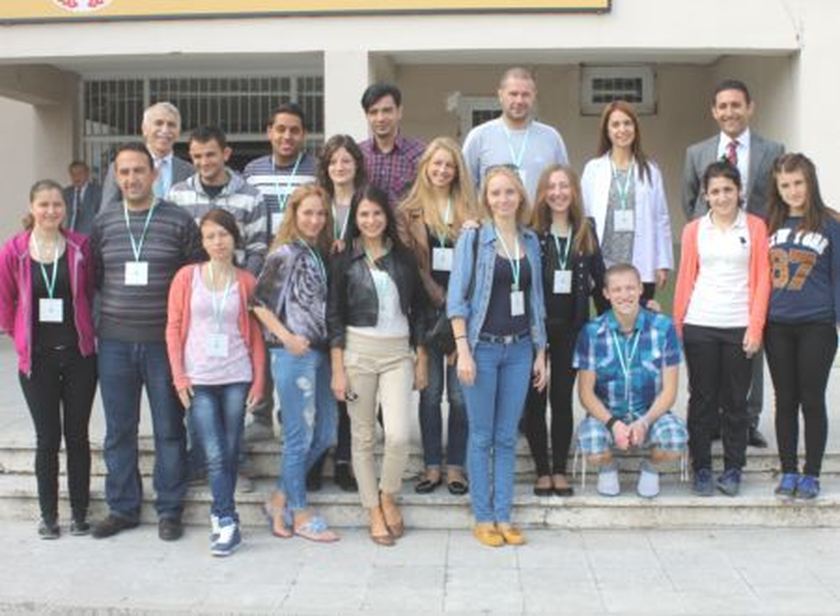 Yabancı Öğrenciler Halk Oyunları Öğreniyor