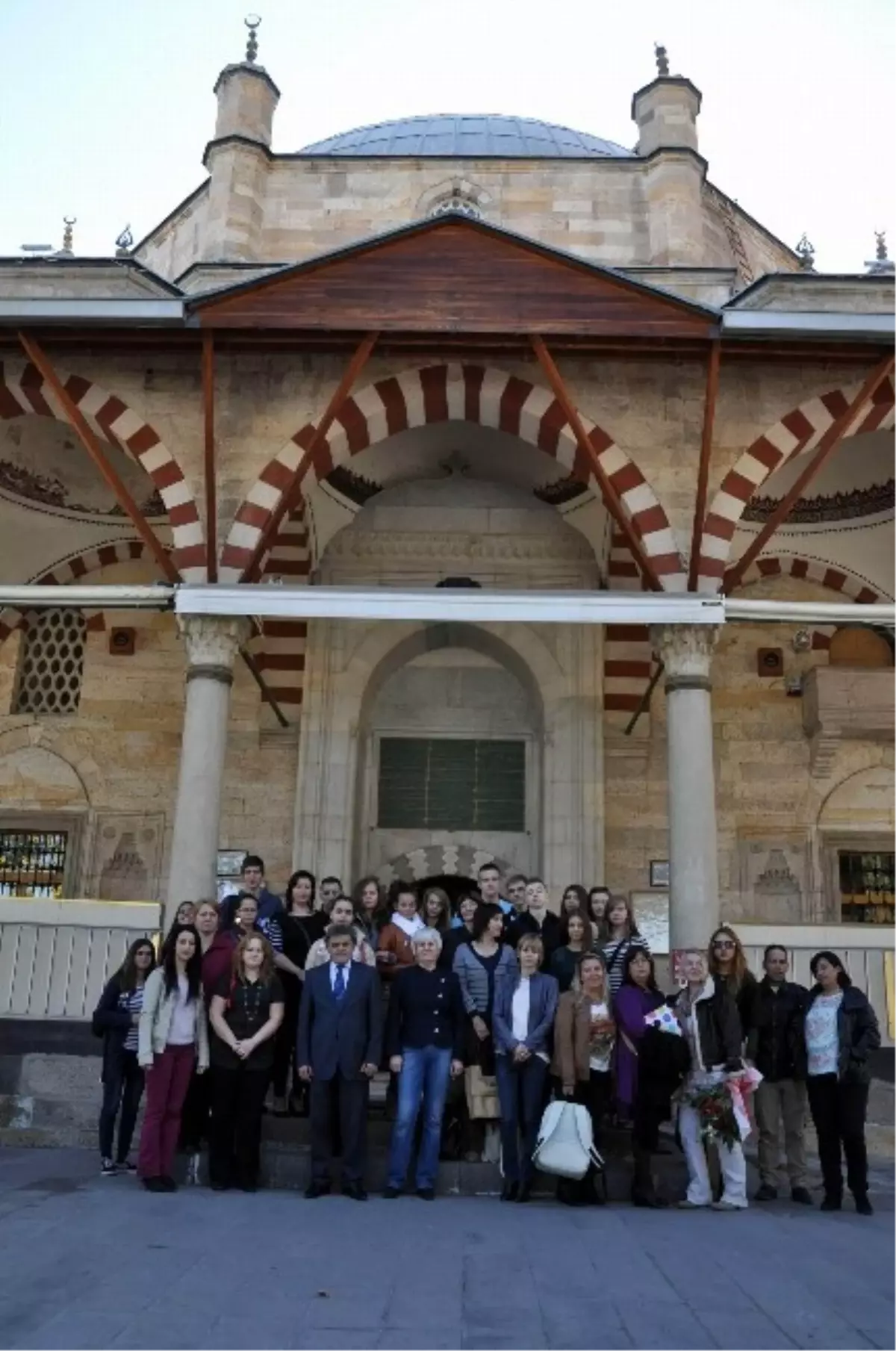 Yabancı Öğrenciler Kurşunlu Camii\'ne Hayran Kaldı