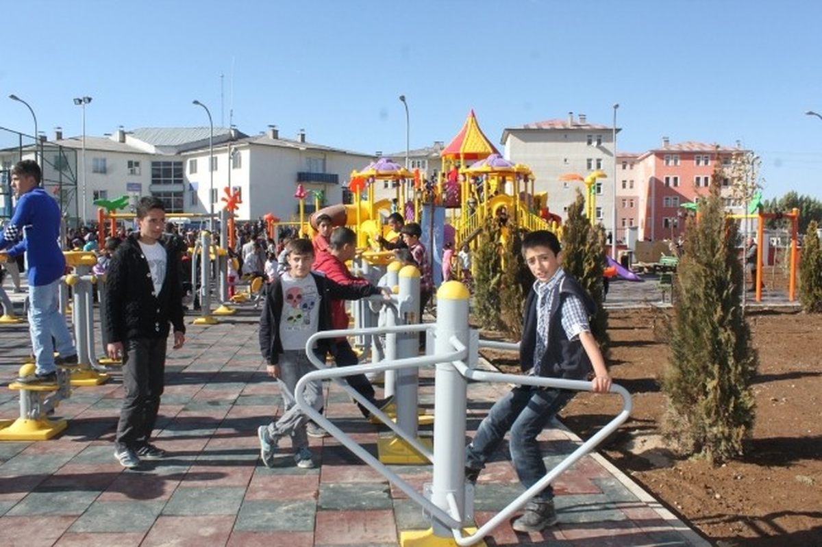Yunus Emre Mahallesi, Başkan Bulutları, Yunus Emre Gibi Kucakladı