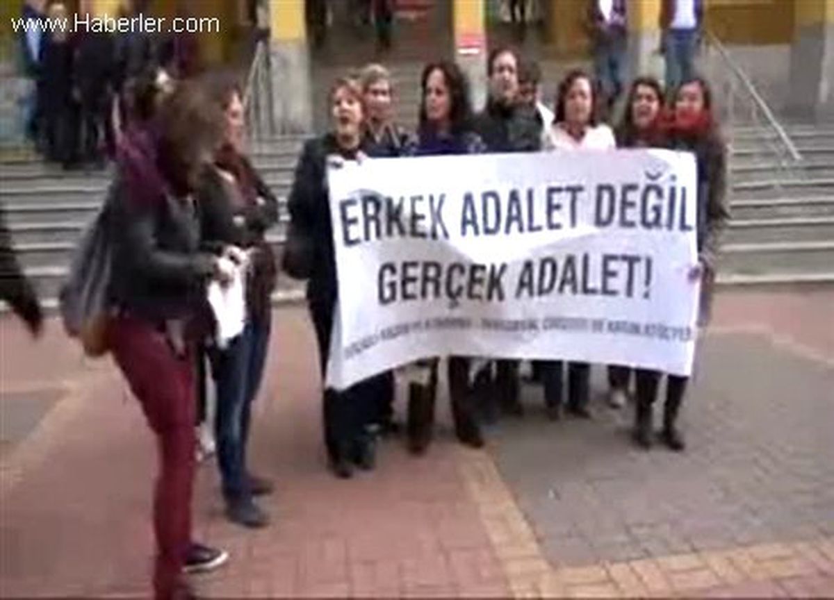 13 Yaşındaki Ö.y.\'nin Duruşmasında Kadına Şiddet ve Tecavüzler Protesto Edildi