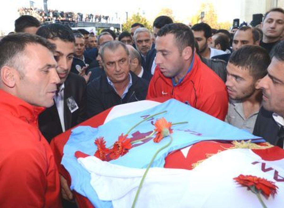 1461 Trabzon\'un Vefat Eden Teknik Direktörü Kadir Özcan Defnedildi