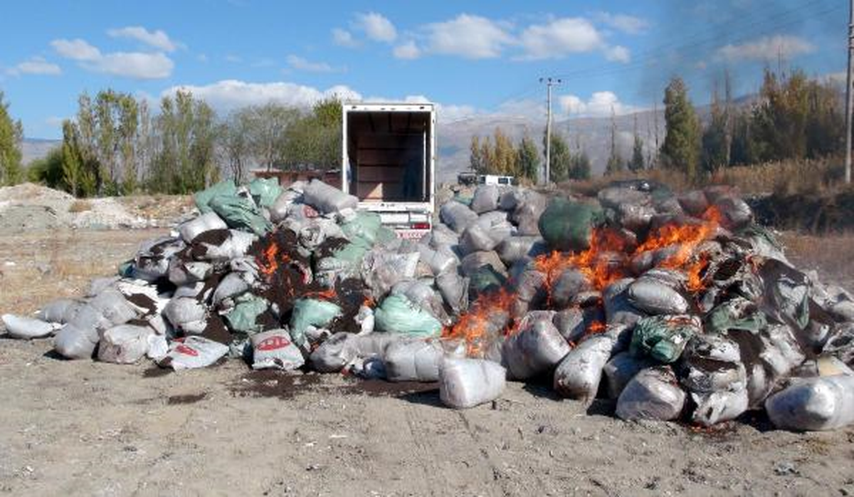 18 Ton Kaçak Çay Yakılarak İmha Edildi