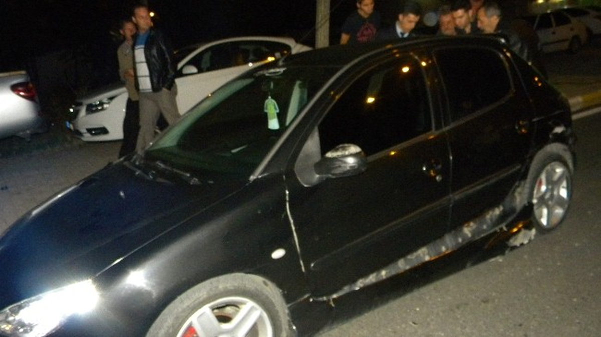 3 Araca Çarpıp Olay Yerinden Kaçtı