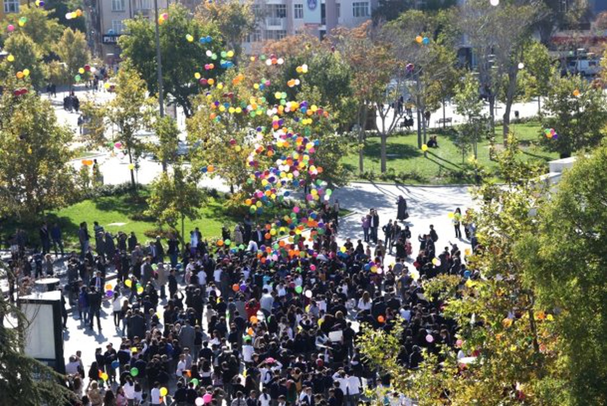 Adalet İçin Gökyüzüne 10 Bin Balon Bıraktılar