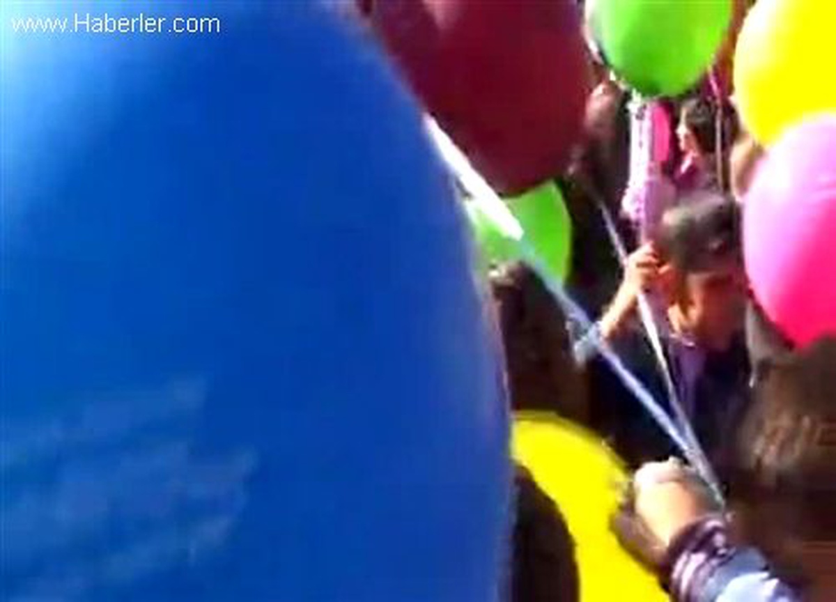 Minikler Adalet İçin Gökyüzüne 10 Bin Balon Bıraktı