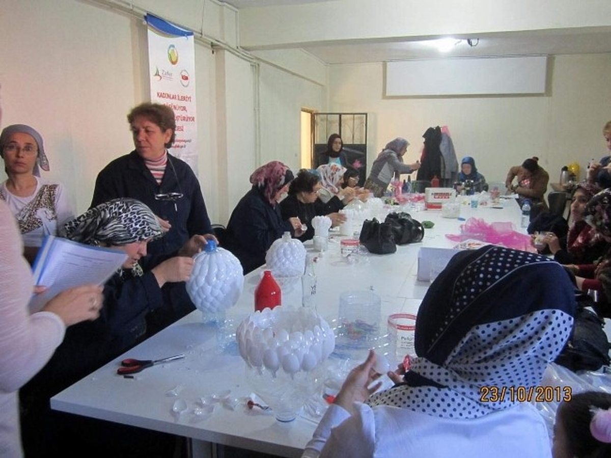 Afyonkarahisar\'da 60 Kadın Geri Dönüşüm Atölyesi\'nde Üretime Başladı