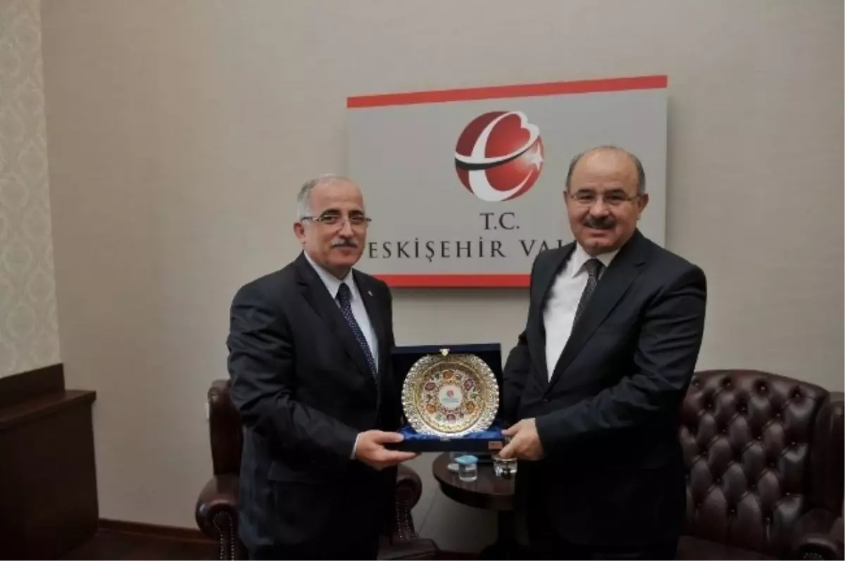 AK Parti Genel Başkan Yardımcısı Çelik Eskişehir\'de