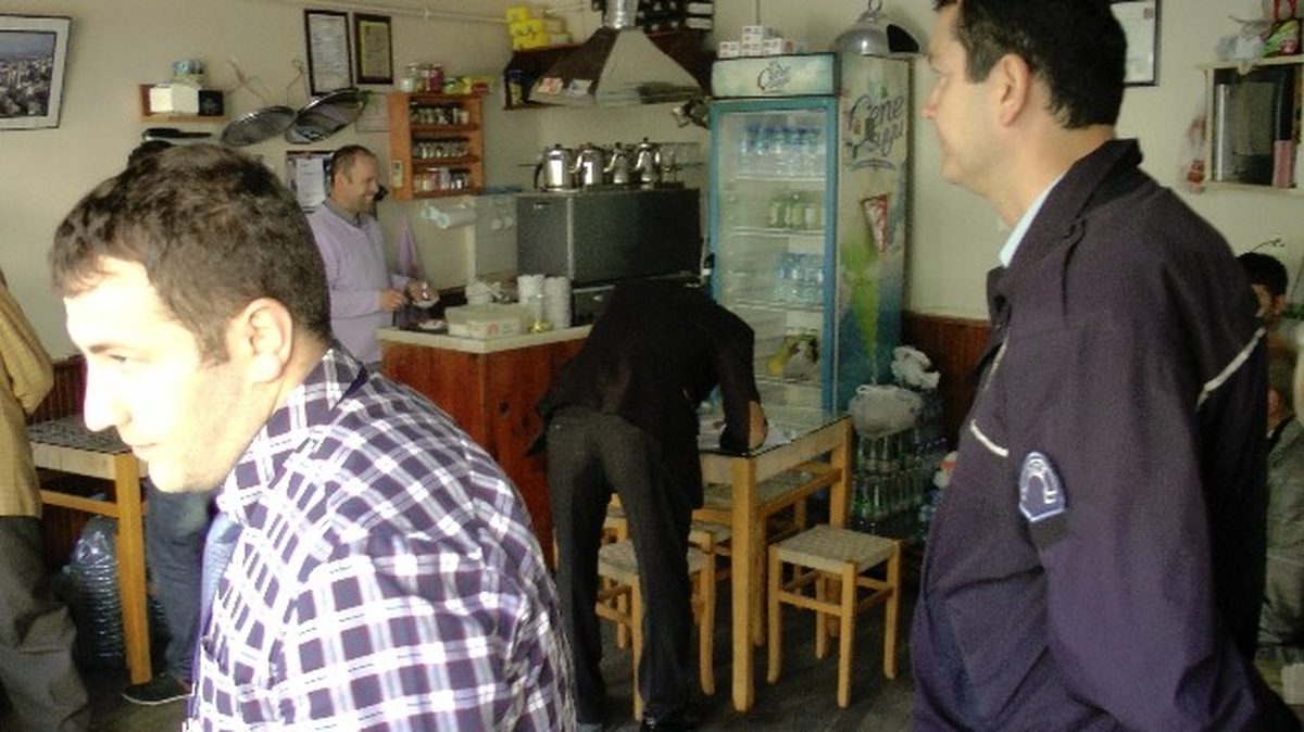 Akçakoca\'da Kahve ve Çay Ocakları Sigara Denetiminden Geçirildi