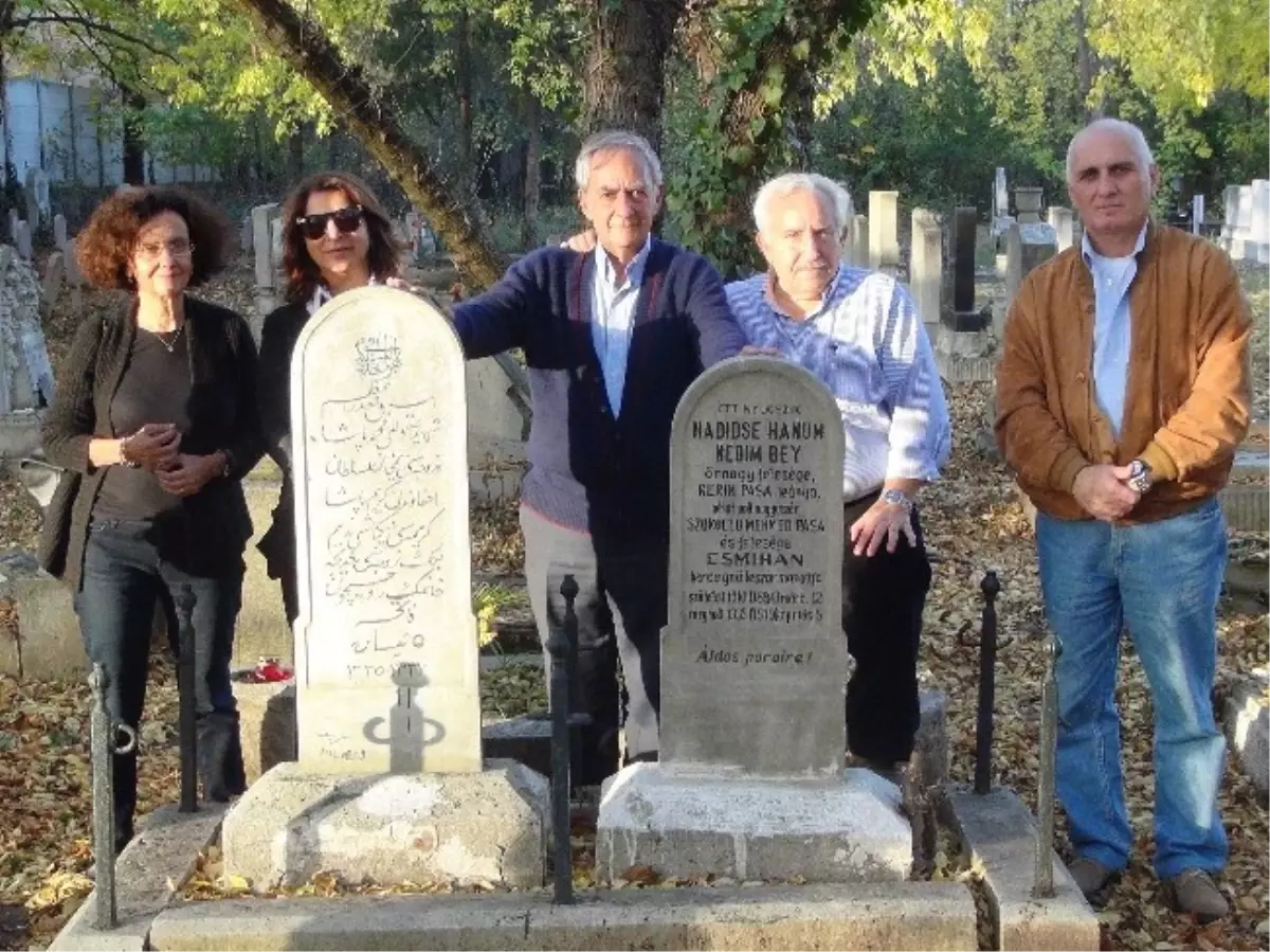 Ali Yalman, Büyükannesi, Sokullu Mehmed Paşa'nın Torunu Hatice Hanım'ı Budapeşte'deki Mezarında...