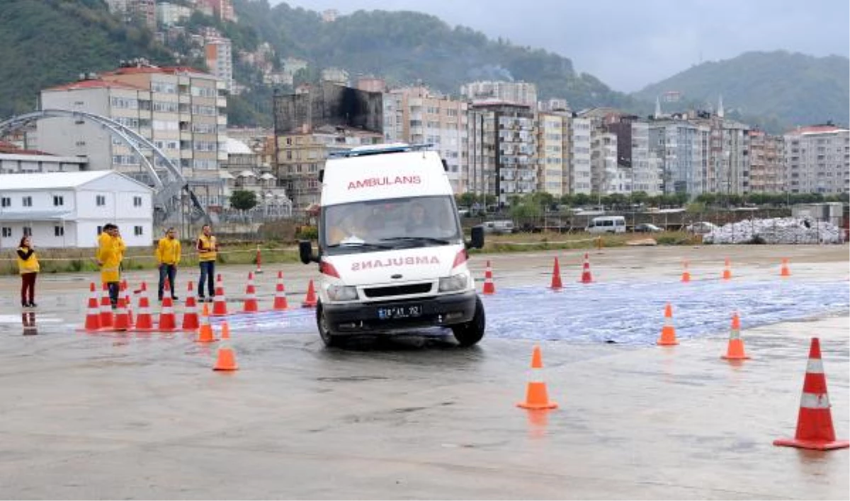 Ambulans Şoförlerine İleri Sürüş Eğitimi