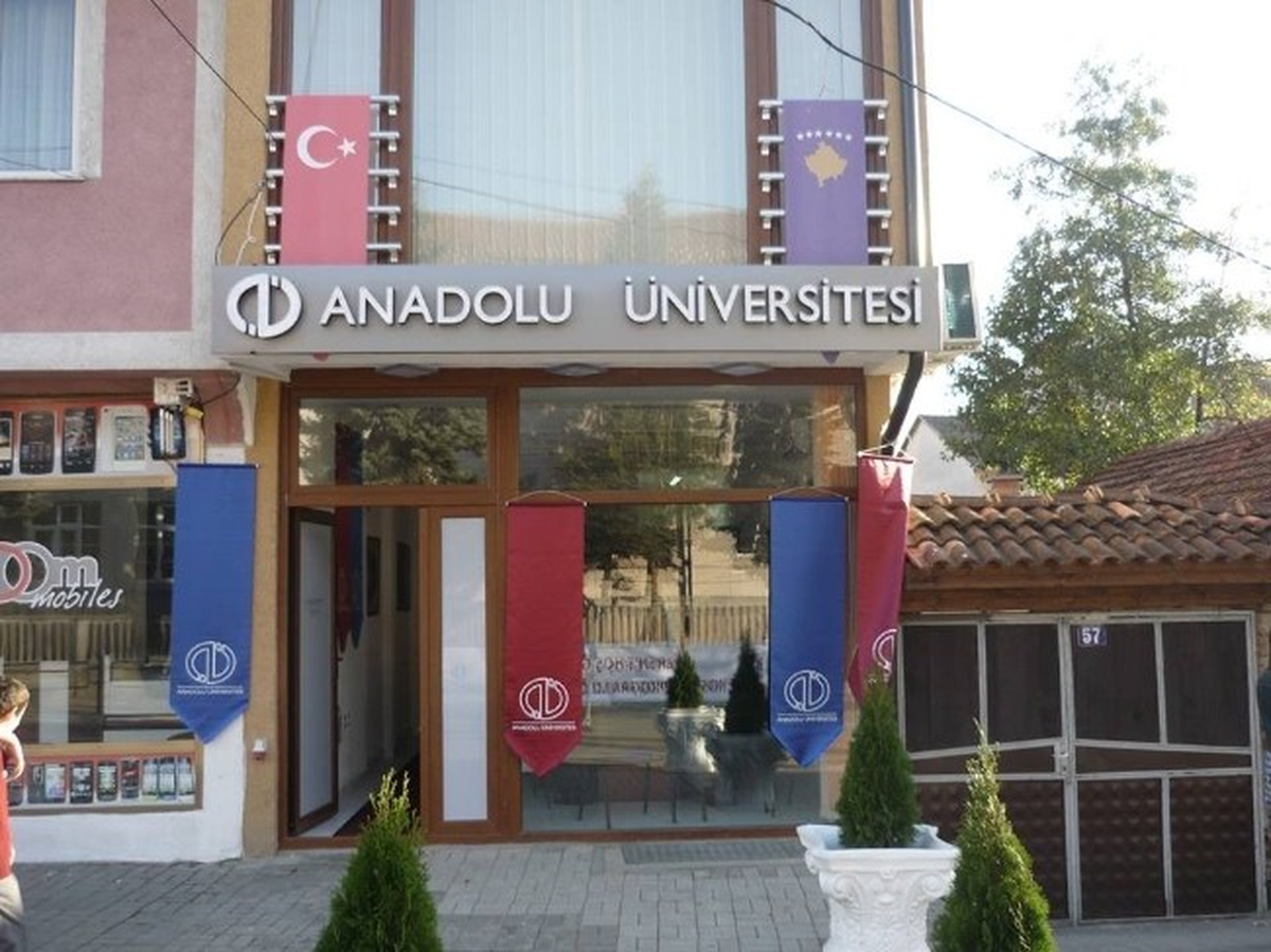 Anadolu Üniversitesi Kosova\'da Büro Açtı