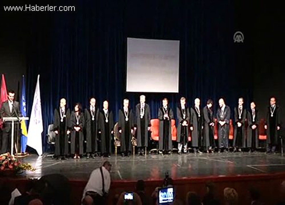 Arınç\'a, Bosna Hersek\'te Fahri Doktora Ünvanı Verildi