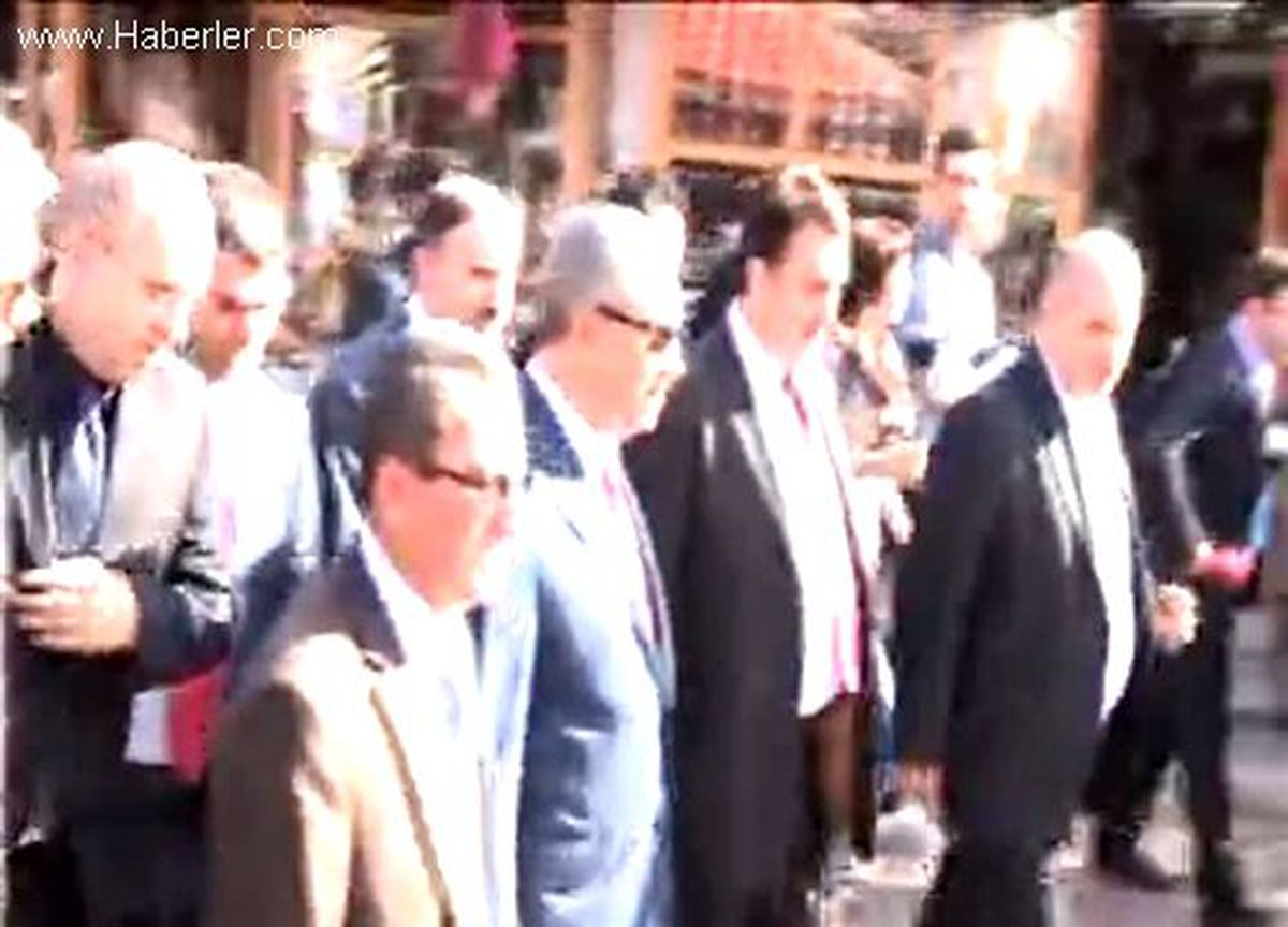 Arınç, Başçarşı\'yı gezdi