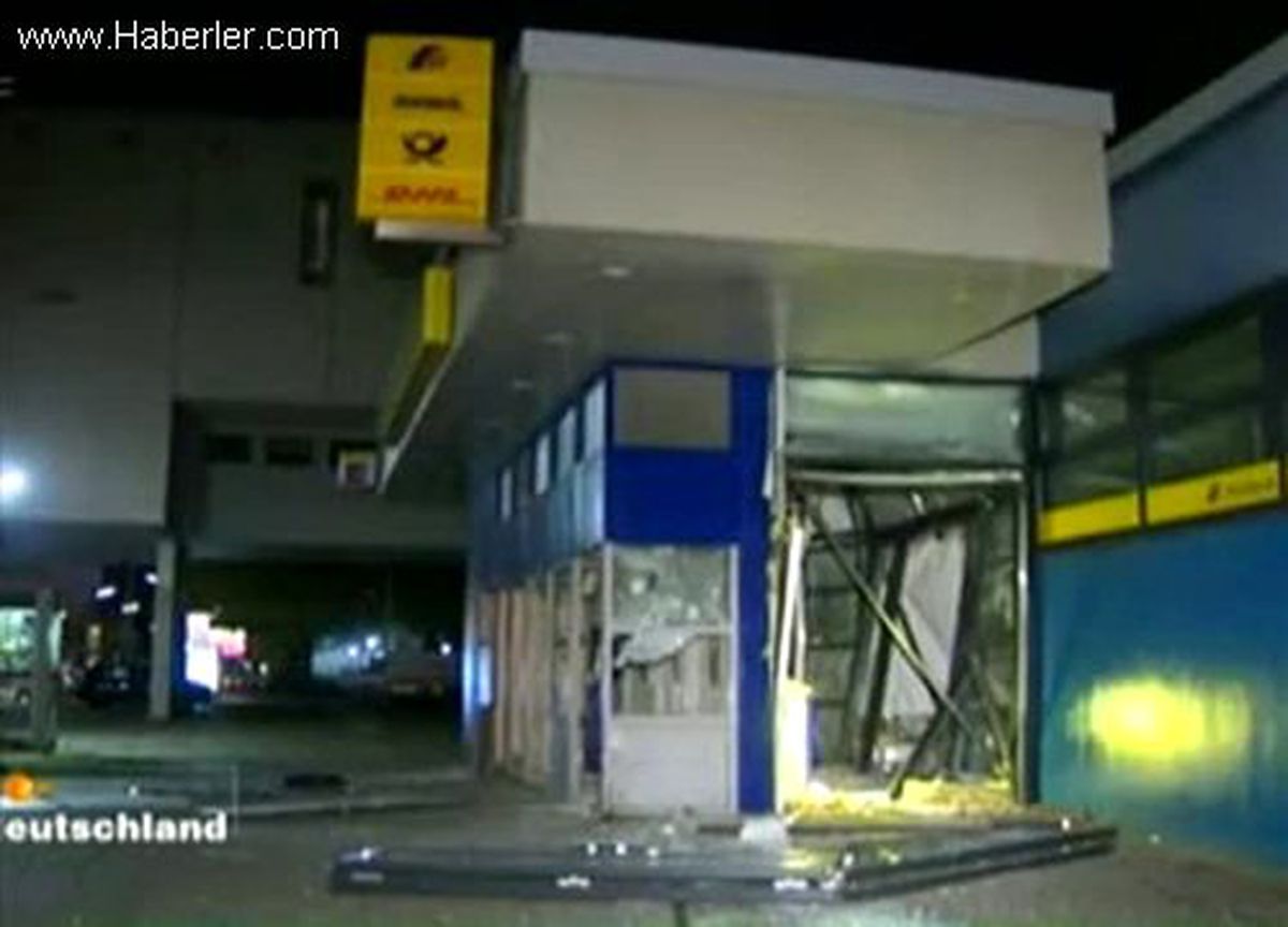 Atm\'yi Tahrip Edip Soygun Yaptılar