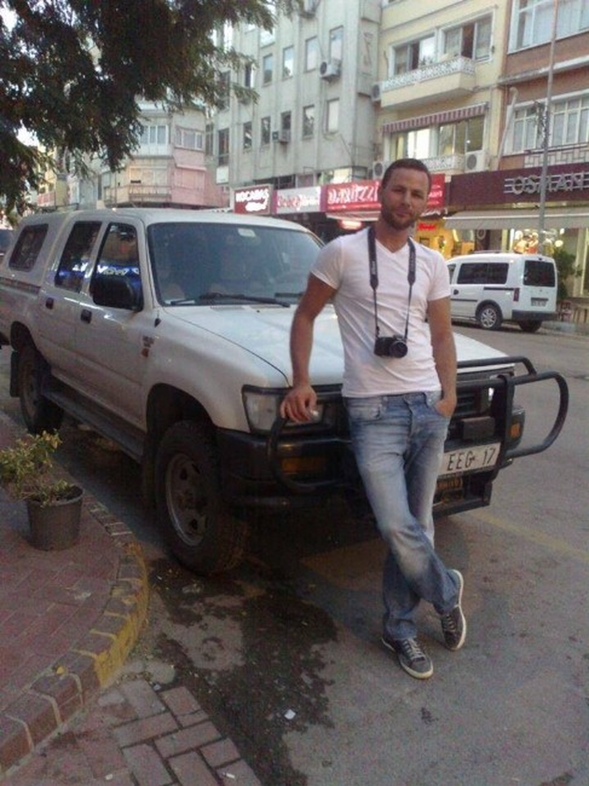 Ayvalık\'ta Kalbine Kurşun Sıkan Genç İntihar Etti