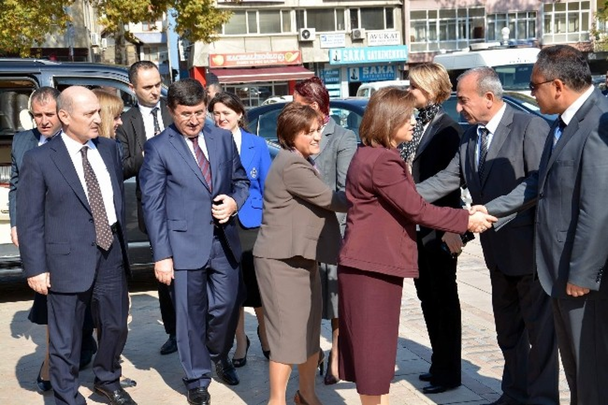 Bakan Fatma Şahin Gölcük\'te Bebeğini Evde Terk Ederek Ölümüne Neden Olan Öğretmen Anne ile İlgili...