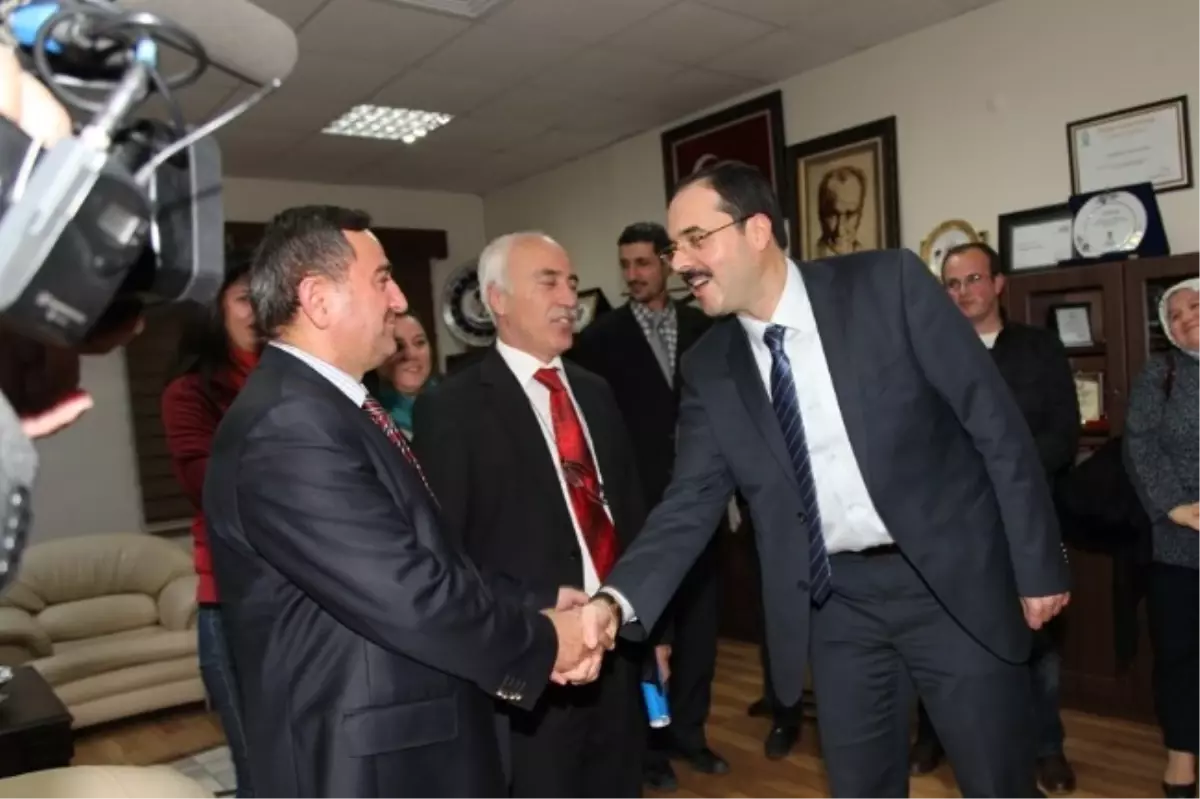 Başiskele Belediyesi\'nde Memur Olan 33 Kişi Sadakat Yemini Etti